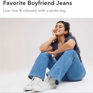 AMERICAN EAGLE WOMEN’S SIZE 10 SHORT FAVORITE BOYFRIEND STRETCH DISTRESSED JEANS